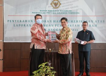 Terima LHP LKPD 2021, Bupati Buton Sukses Raih WTP Kesembilan Kalinya