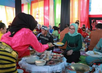 Wabub Buton Hadiri Acara Pekande-kandea HUT ke-58 Sultra