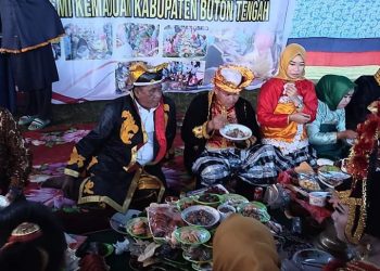 Masyarakat Tolandona Buteng Gelar Kande-kandea