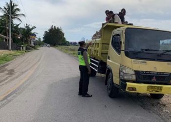Kasat Lantas Polres Buton Imbau Pengemudi Truk Angkut Barang Sesuai Kapasitas