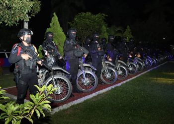 Petugas Gabungan TNI-Polri Lakukan Cipta Kondisi di Kota Kendari