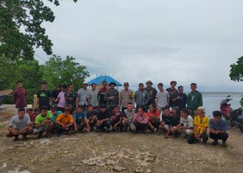 Gerak Cepat Bhabinkamtibmas dan Babinsa di Buton Damaikan Konflik Pemuda di Desa Binaannya