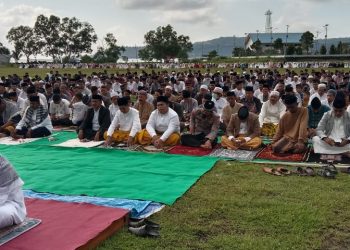 Bersama Bupati Buton, Ribuan Jamaah Shalat Idul Adha di Lapangan Banabungi