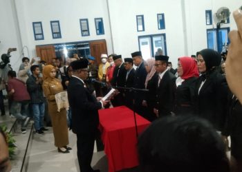 Doktor Bahri Lantik Ratusan Pejabat Eselon Pemkab Mubar