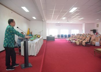 Hari Pertama Berkantor, Pj Bupati Buton Minta Istri Kepala Dinas Dukung Suami Tinggal di Rumah Dinas