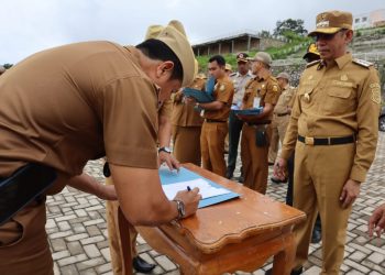 Pakta Integritas Ditandatangani Kepala OPD Buton, Basiran Siap Berikan Sanksi Tegas Pejabat yang Melanggar