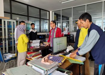 Sidak Kehadiran Pegawai, Pj Bupati Buton Temukan Beberapa Kantor Butuh Pembenahan