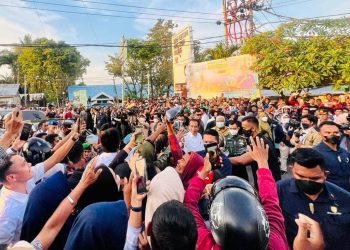 Antuasias Masyarakat Baubau Sambut Presiden Jokowi