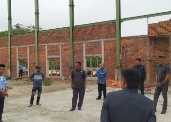 DPRD Buton Pantau Proyek GOR di Takimpo, Ketua Hariasi Minta Kontraktor Tambah Tenaga Kerja