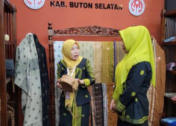 Pameran Kriyanusa 2022, Dekranasda Buton Tampilkan Tenun Pewarna Alam dan Anyaman Nentu
