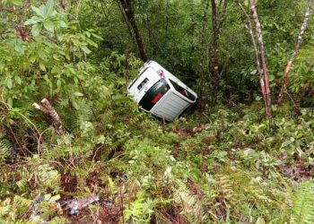 Mobil Minibus Terperosok ke Jurang Sedalam 6 Meter di Buton 