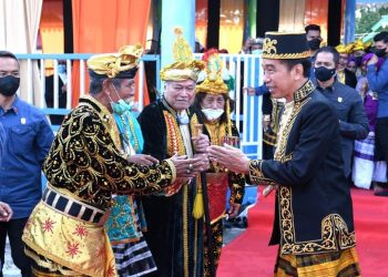 Presiden Jokowi Dianugerahi Gelar Kesultanan Buton