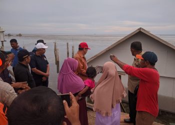 Cepat Tanggap, Pj Bupati Buton Salurkan Bantuan Ke Korban Bencana Angin Kencang di Bajo Bahari
