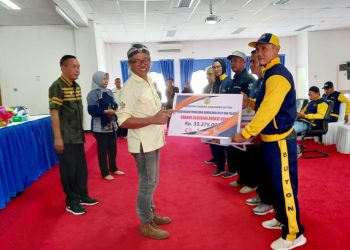 Pemkab Buton Serahkan Bonus Porprov Sultra 2022 Tahap Pertama
