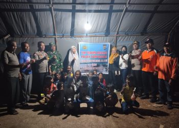 Polsek Sampuabalo Berikan Trauma Healing kepada Anak-Anak Korban Bencana di Bahari Makmur