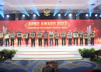 Kemendagri Beri Penghargaan kepada Daerah dengan Realisasi APBD Tertinggi