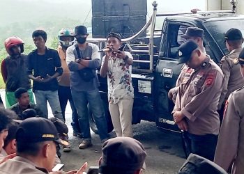 Paripurna Pemberhentian Ketua DPRD Buton Diwarnai Aksi Demo