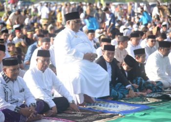 Rayakan Lebaran di Pasarwajo, Gubernur Ali Mazi Bicara Kelanjutan Pembangunan Sultra