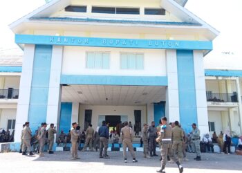 Ratusan Honorer Geruduk Kantor Bupati Buton, Tuntut Kuota P3K