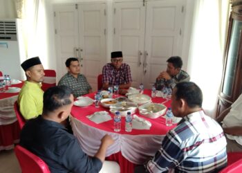 Pj Bupati Busel Makan Siang bersama Anggota DPRD, Singgung Pilkada Hingga Pembangunan Kantor Bupati