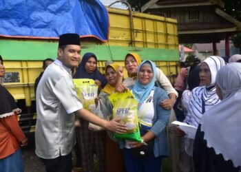 Bupati Buton Buka Pasar Murah di Kapontori