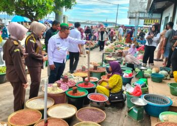 Sidak Jelang Idul Adha, TPID Baubau Temukan Beras Oplosan dan Bukan Distributor Minyak Kita Dijual Dipasar