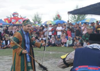 Bupati Buton Menari Mangaru di Pesta Adat Pidoano Kuri Wabula