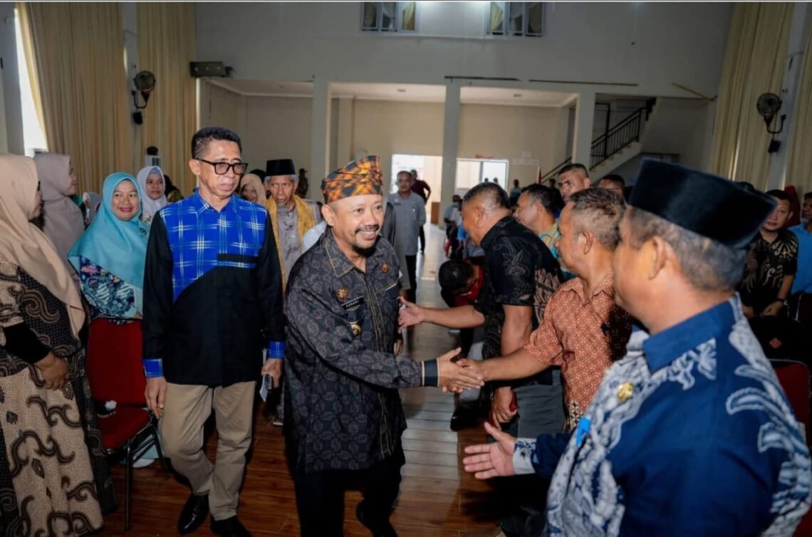 Bupati Buton Tengah, Dr. Azhari. (Foto:Dinas Kominfo Buteng)