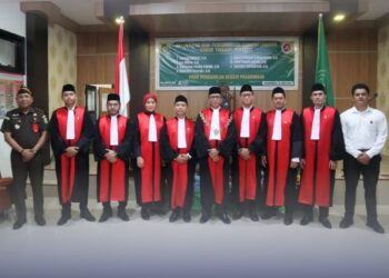 Ketua Pengadilan Negeri Pasarwajo Lantik Tujuh Hakim Baru
