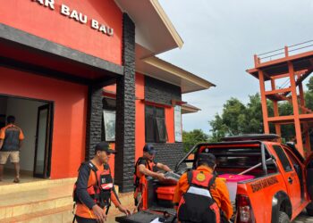 Nelayan Asal Sampolawa Hilang di Perairan Batu Atas, Tim SAR Turun Lakukan Pencarian