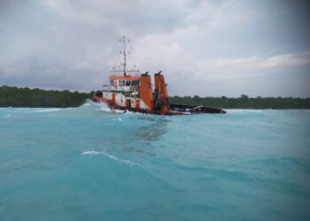 Dihantam Gelombang, Kapal Tongkang TB Iska Kandas di Perairan Tanjung Goram Butur, Satu Orang Tewas