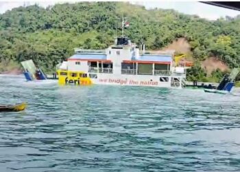 Dihantam Ombak, Kapal Fery Tujuan Baubau Kandas di Perairan Konawe Selatan
