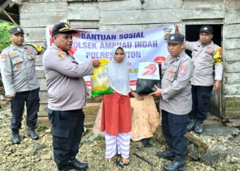 Polsek Ambuau Indah Bagikan Sembako Kepada Warga Sambut HUT Bhayangkara Ke- 79 